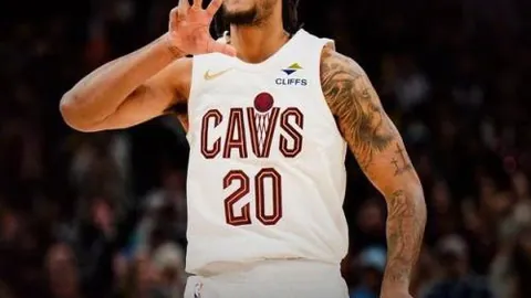 孔帕尼现场观战巴黎对马赛，法尔克称拜仁沉默，疑似关注潜在引援对象